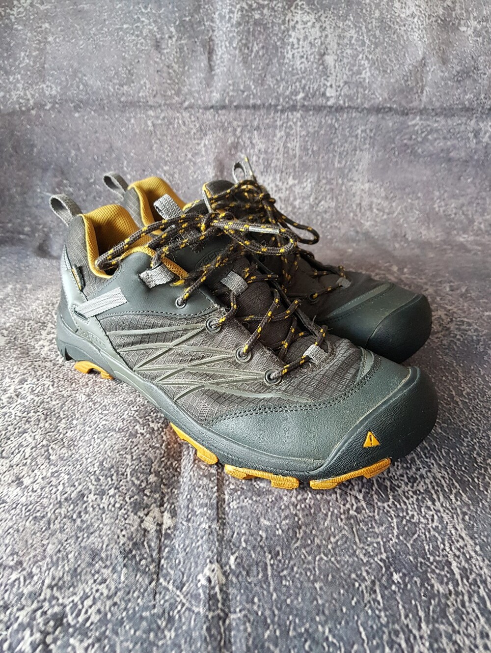Men's Trail Sneakers - Olive Green with Yellow Accents